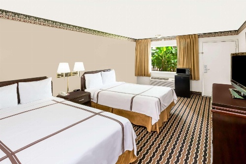 Travelodge by Wyndham Shreveport LA image 3